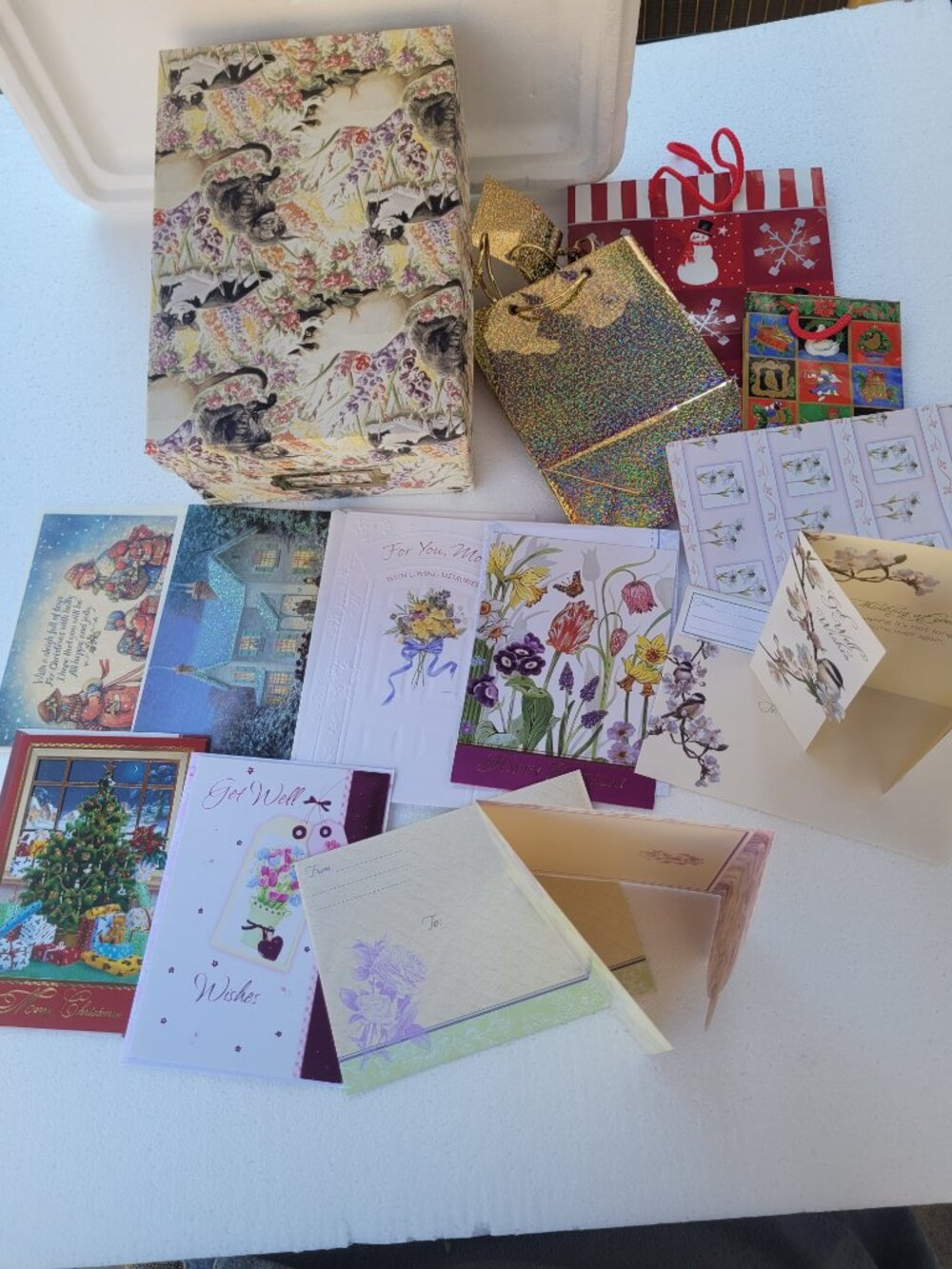 Deluxe Stationery 47 Greeting Cards Gift Box w/ Dividers Wrapping Paper 3 Bags